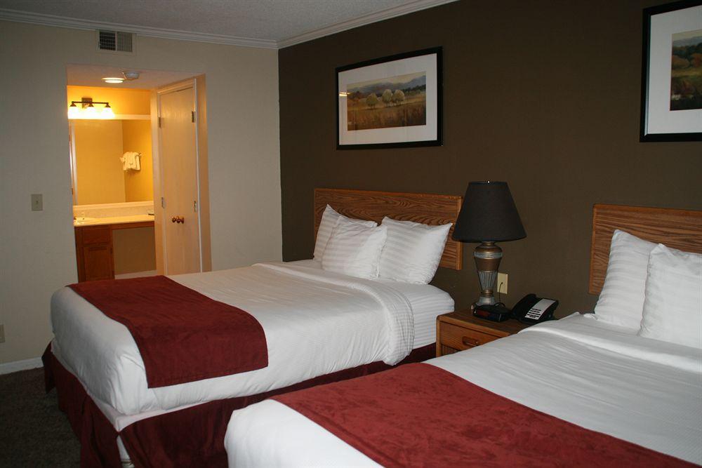 Sterling Hotel And Suites Clive Exteriör bild