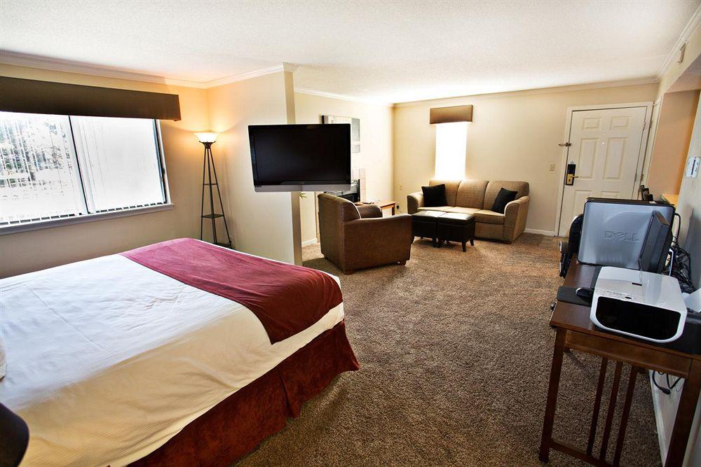 Sterling Hotel And Suites Clive Exteriör bild