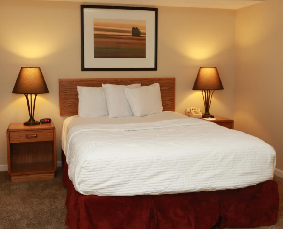 Sterling Hotel And Suites Clive Exteriör bild