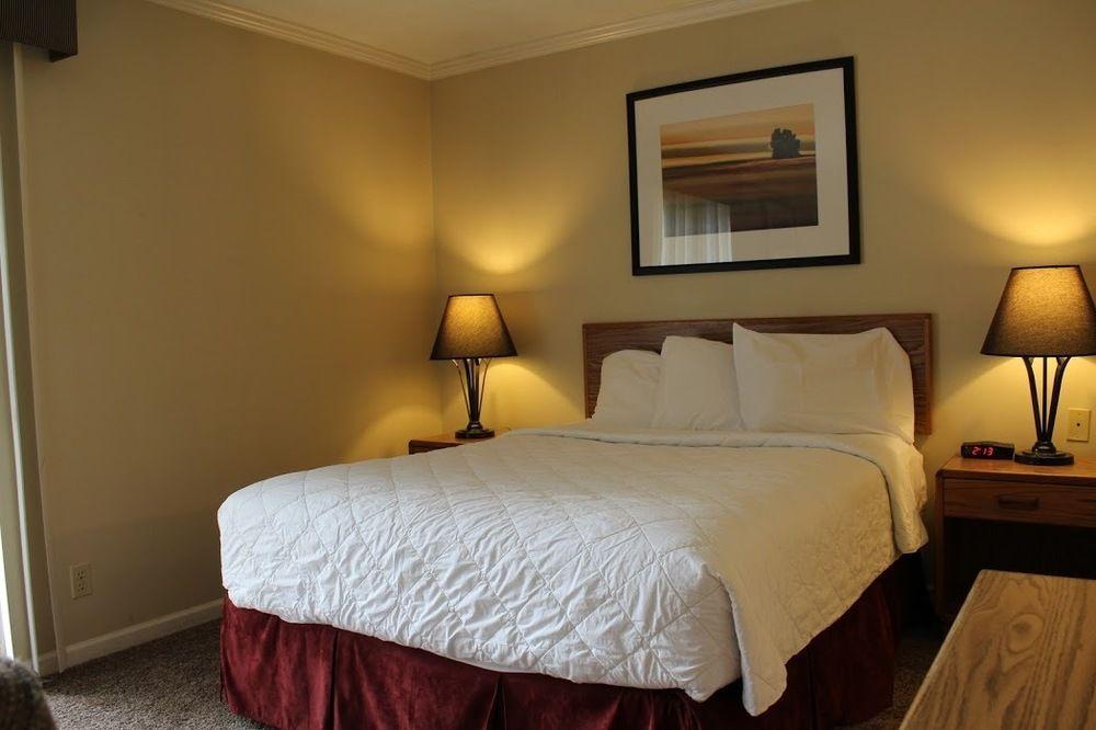 Sterling Hotel And Suites Clive Exteriör bild