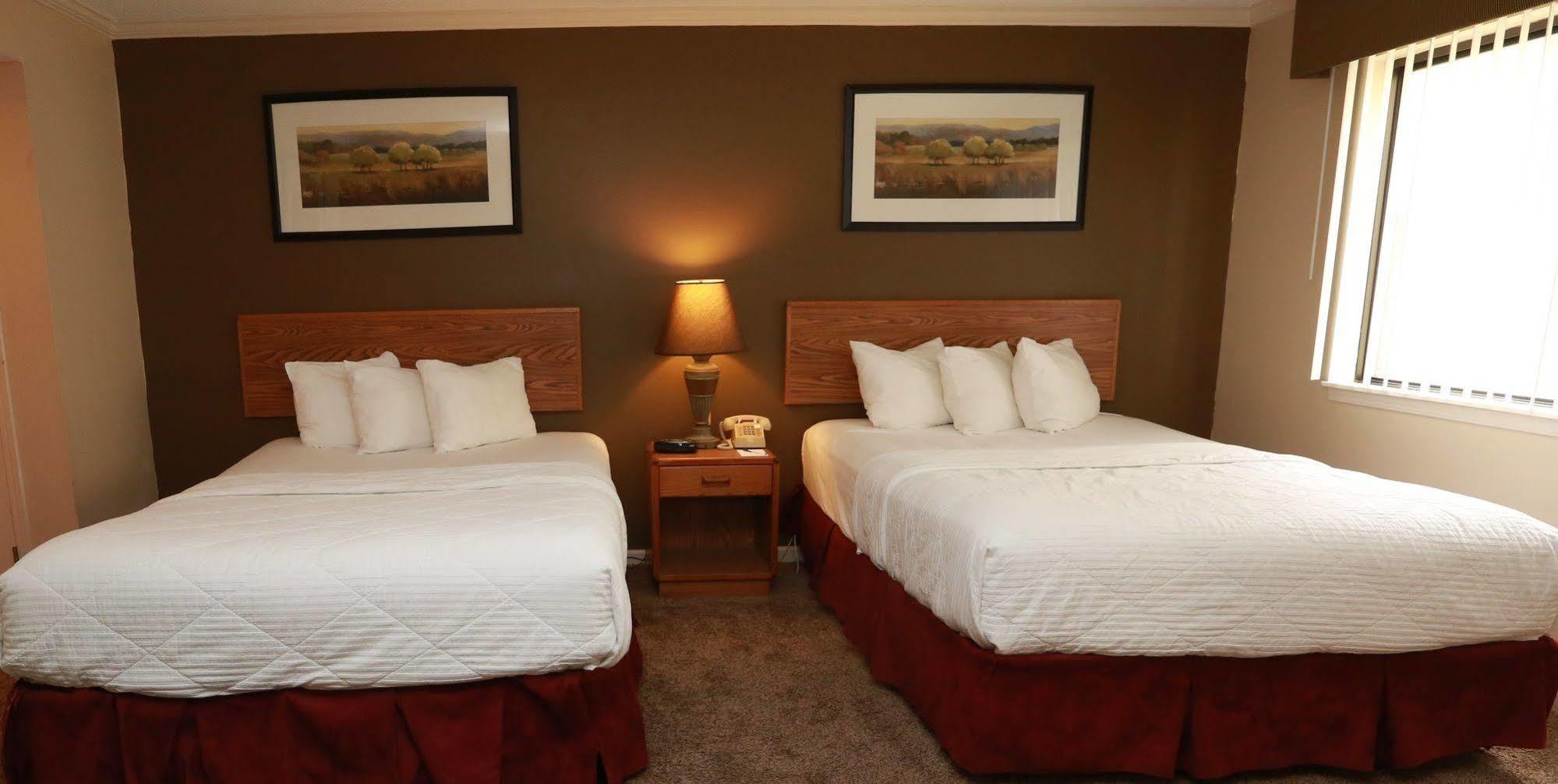 Sterling Hotel And Suites Clive Exteriör bild